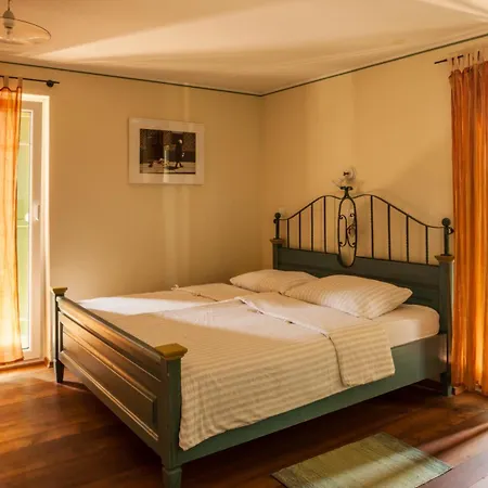 Kabaj Wine & Dine Guest house Dobrovo